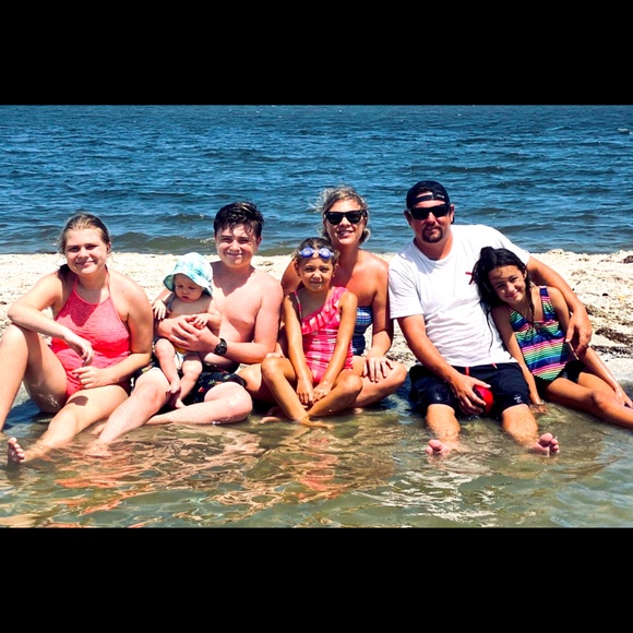 Meet your Posher, April - Picture 1 of 1